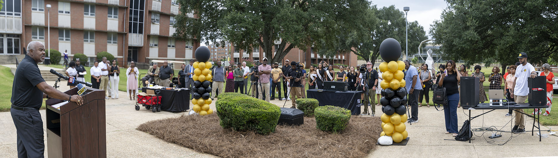 Ceremony for awarding the time capsule held