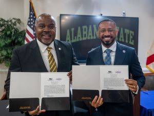 Dr. Ross and Dr. James Sign MOU 